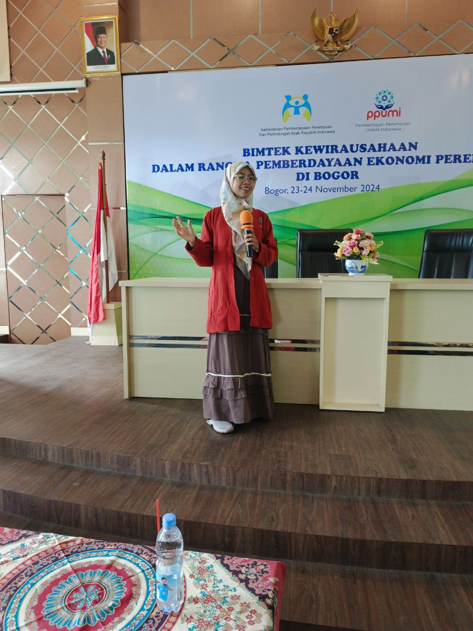 Devia Herlambang menjadi pembicara Bimtek Kewirausahaan di Bogor